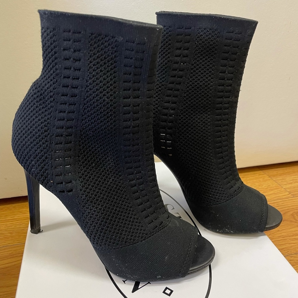 Steve Madden stretch high heel booties worn once so cute